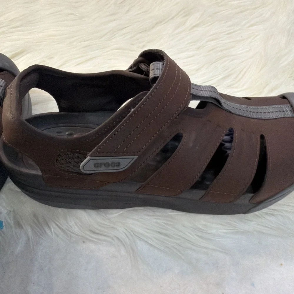 New W/t  13 Crocs Yukon Fisherman Sandals Men's brown gray rubber Comf Travel